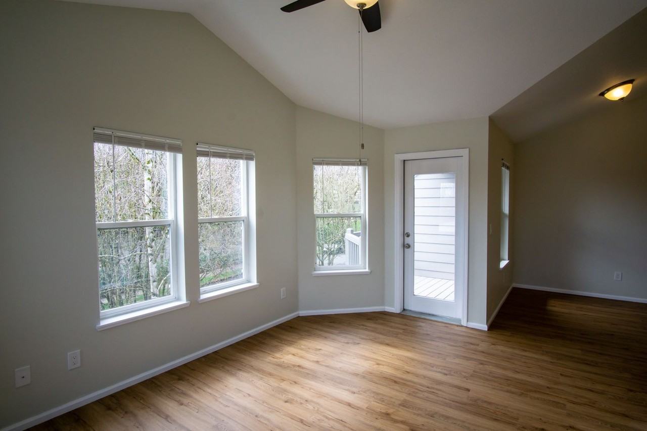 245 Sw Hooker St #07 - Photo 3 of 18