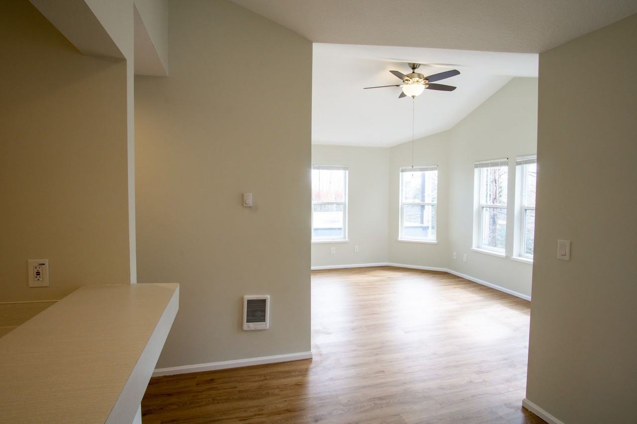 245 Sw Hooker St #07 - Photo 5 of 18