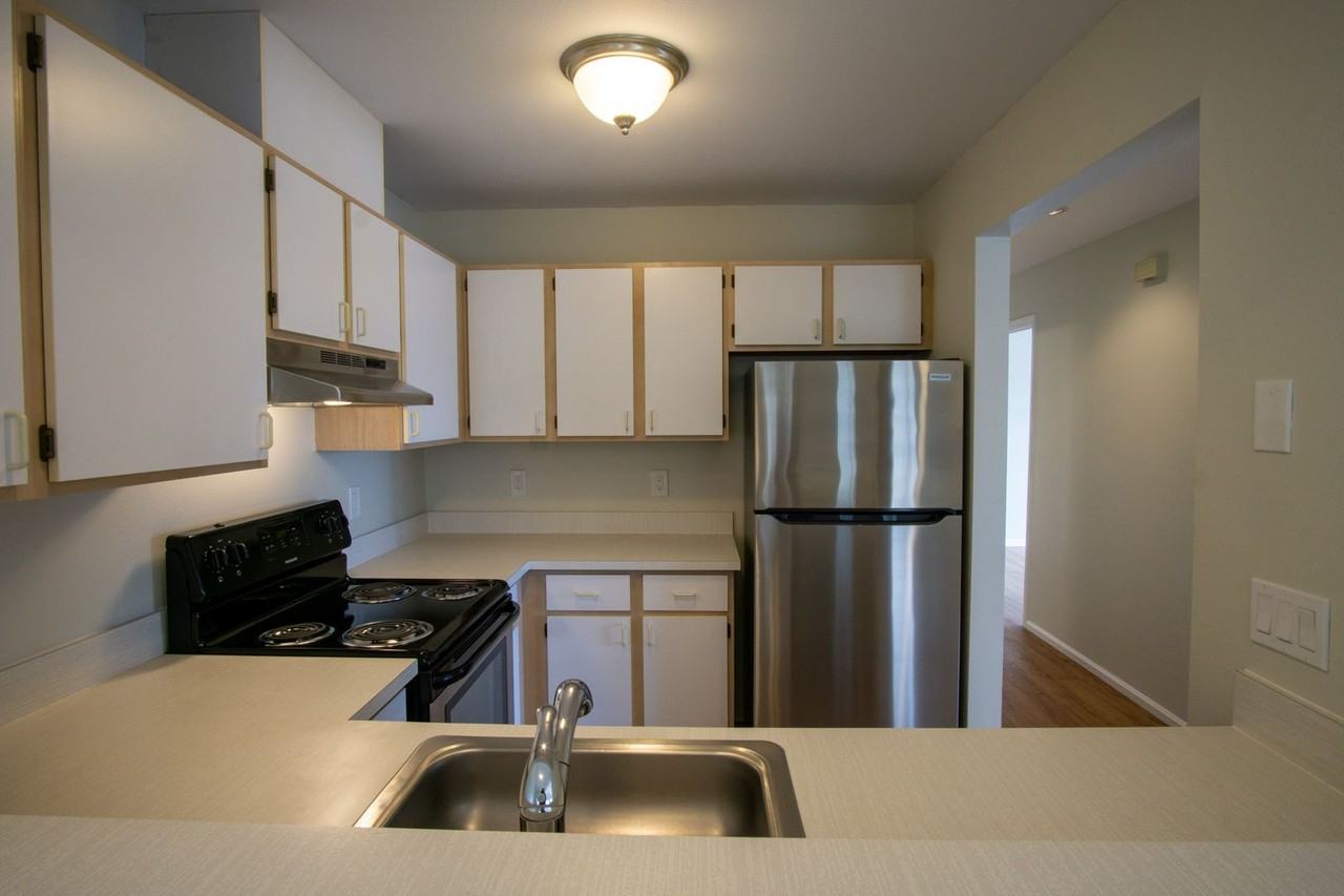 245 Sw Hooker St #07 - Photo 6 of 18