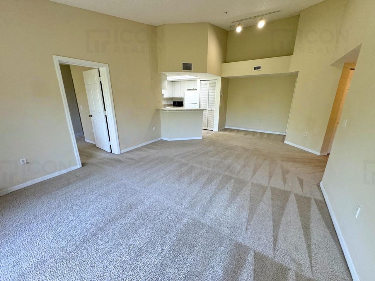 2039 Se 10th Ave #509 - Photo 3 of 12