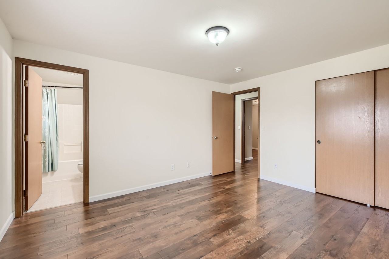 5914 106th Pl Ne - Photo 4 of 20