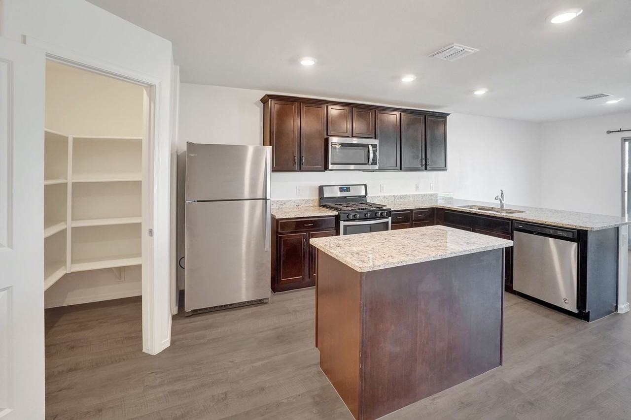 4051 E Braddock Dr - Photo 4 of 26