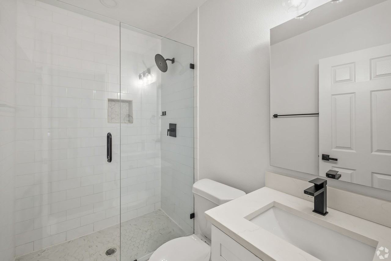 5910 Oram St - Photo 5 of 7