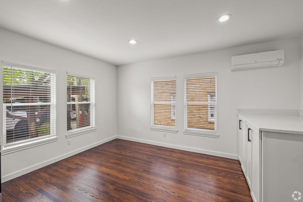 5910 Oram St - Photo 6 of 7