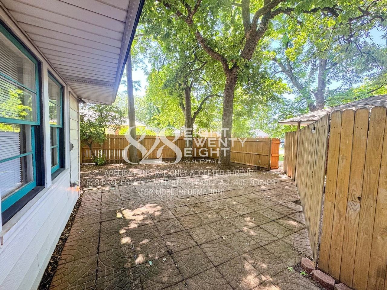 930 Miller Ave - Photo 4 of 49