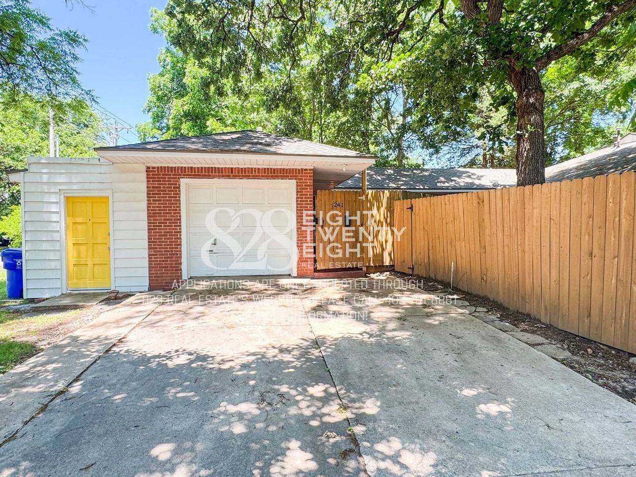 241 Emelyn St - Photo 2 of 39
