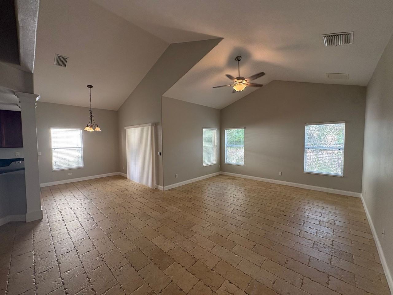 6931 Lucca St - Photo 7 of 32