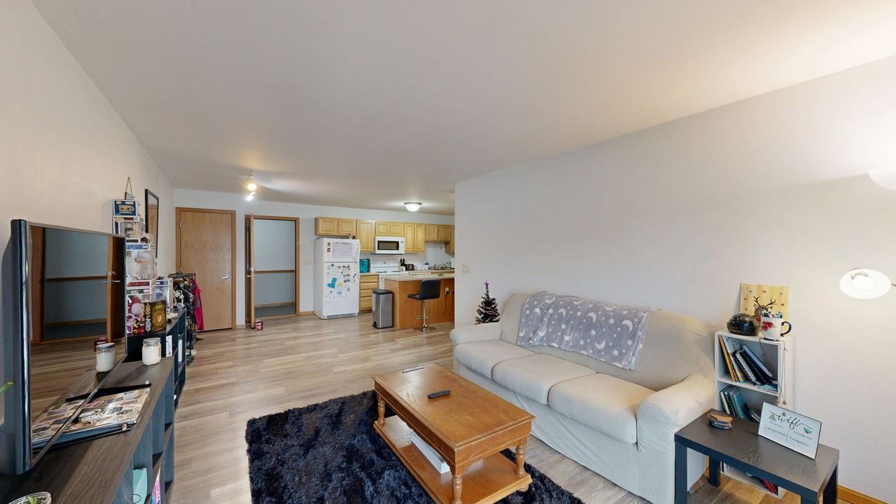 106 N Silver St - Photo 3 of 10