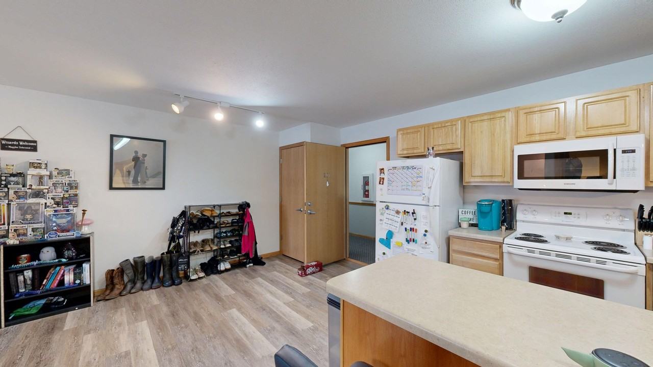 106 N Silver St - Photo 4 of 10