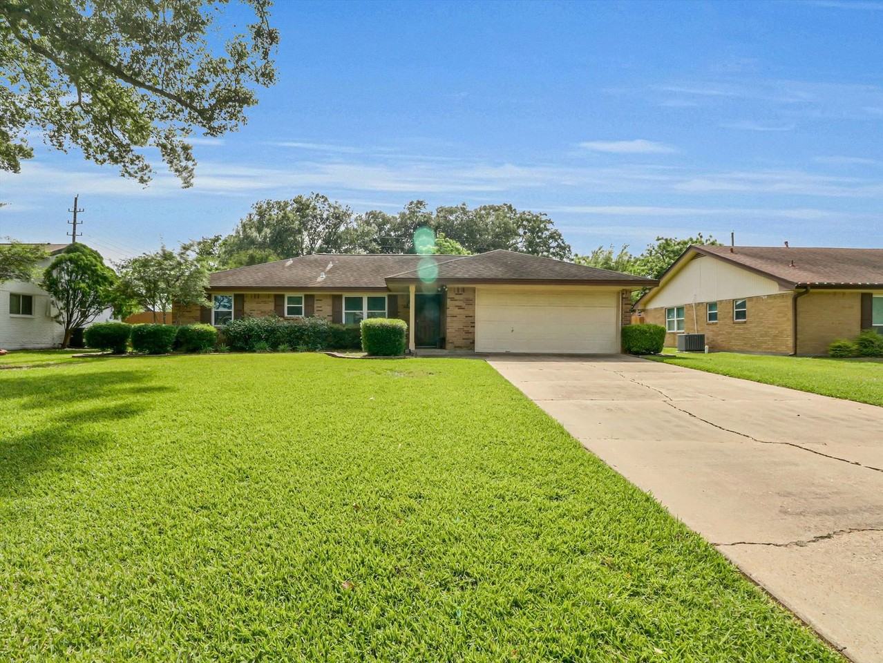 805 Bluebonnet St - Photo 4 of 45
