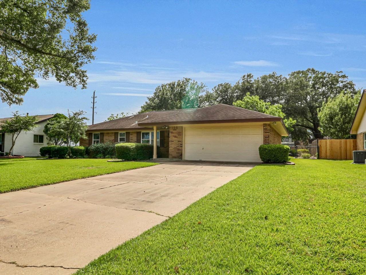 805 Bluebonnet St - Photo 7 of 45