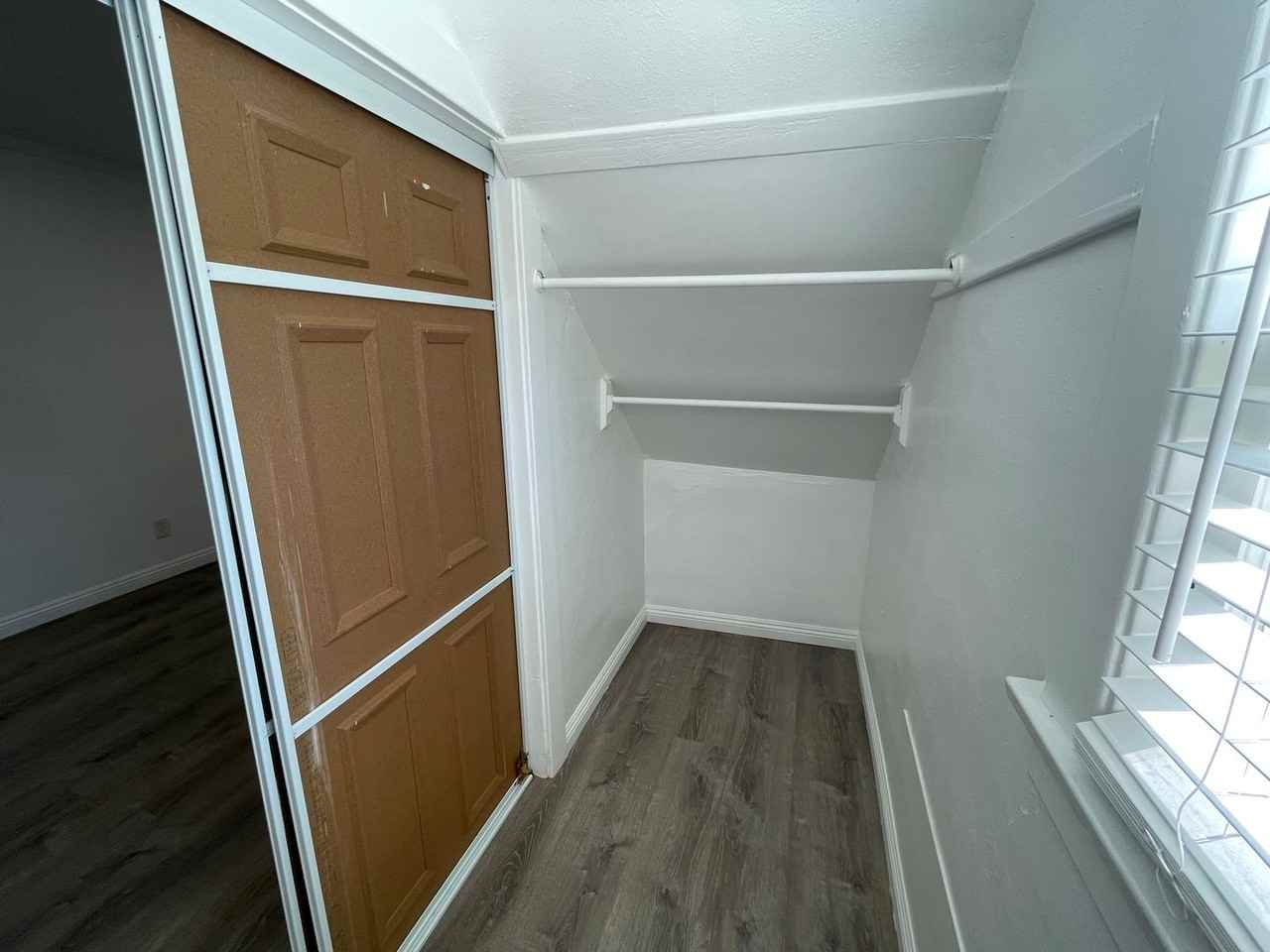 417 W 10th St - Photo 7 of 23