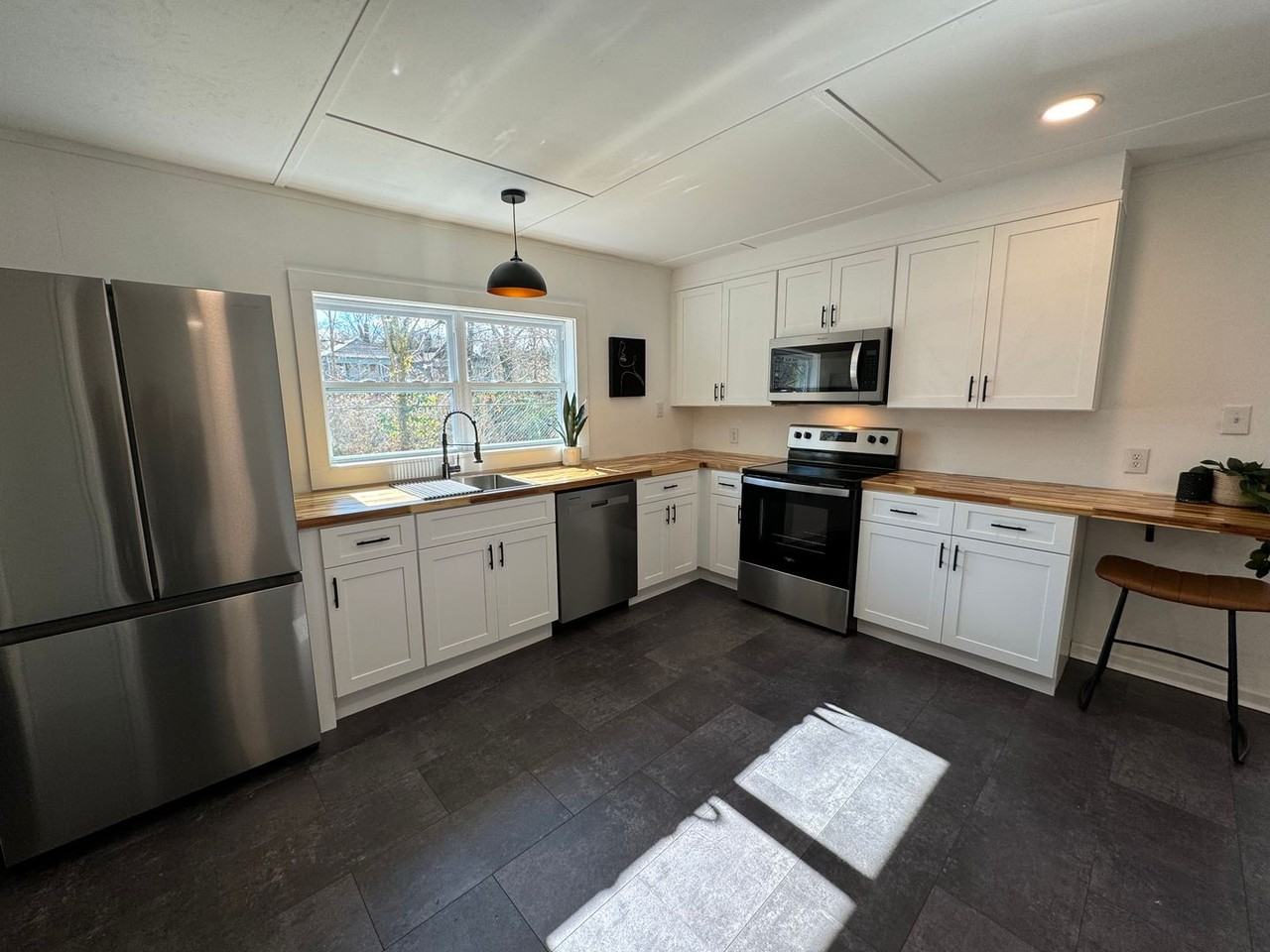 818 Maple Avenue - Photo 2 of 22