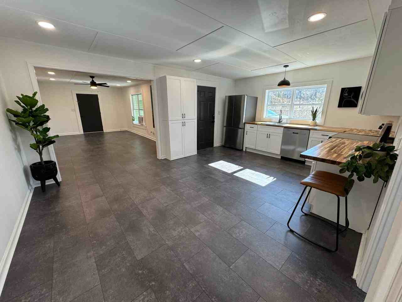 818 Maple Avenue - Photo 3 of 22