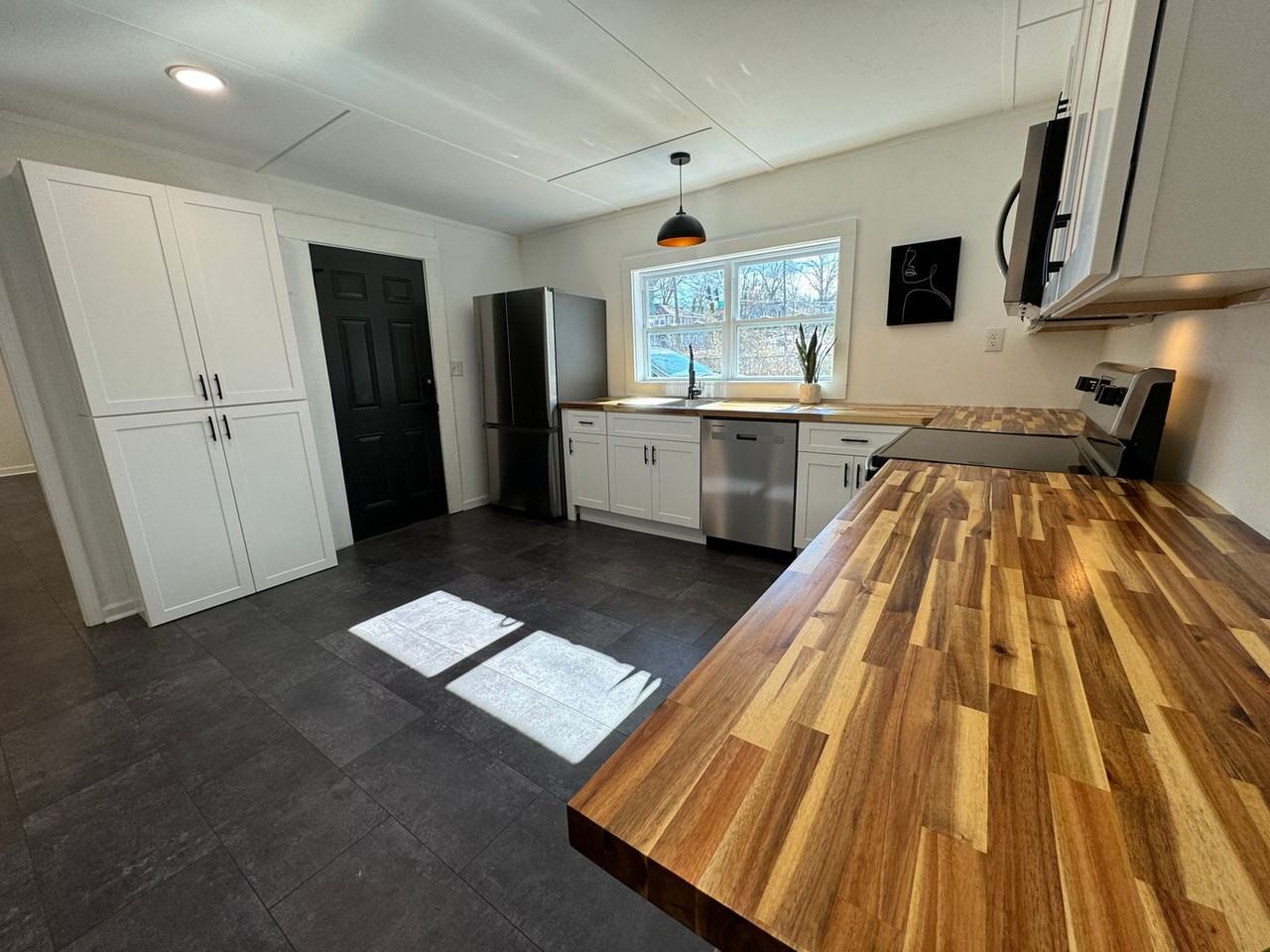 818 Maple Avenue - Photo 4 of 22