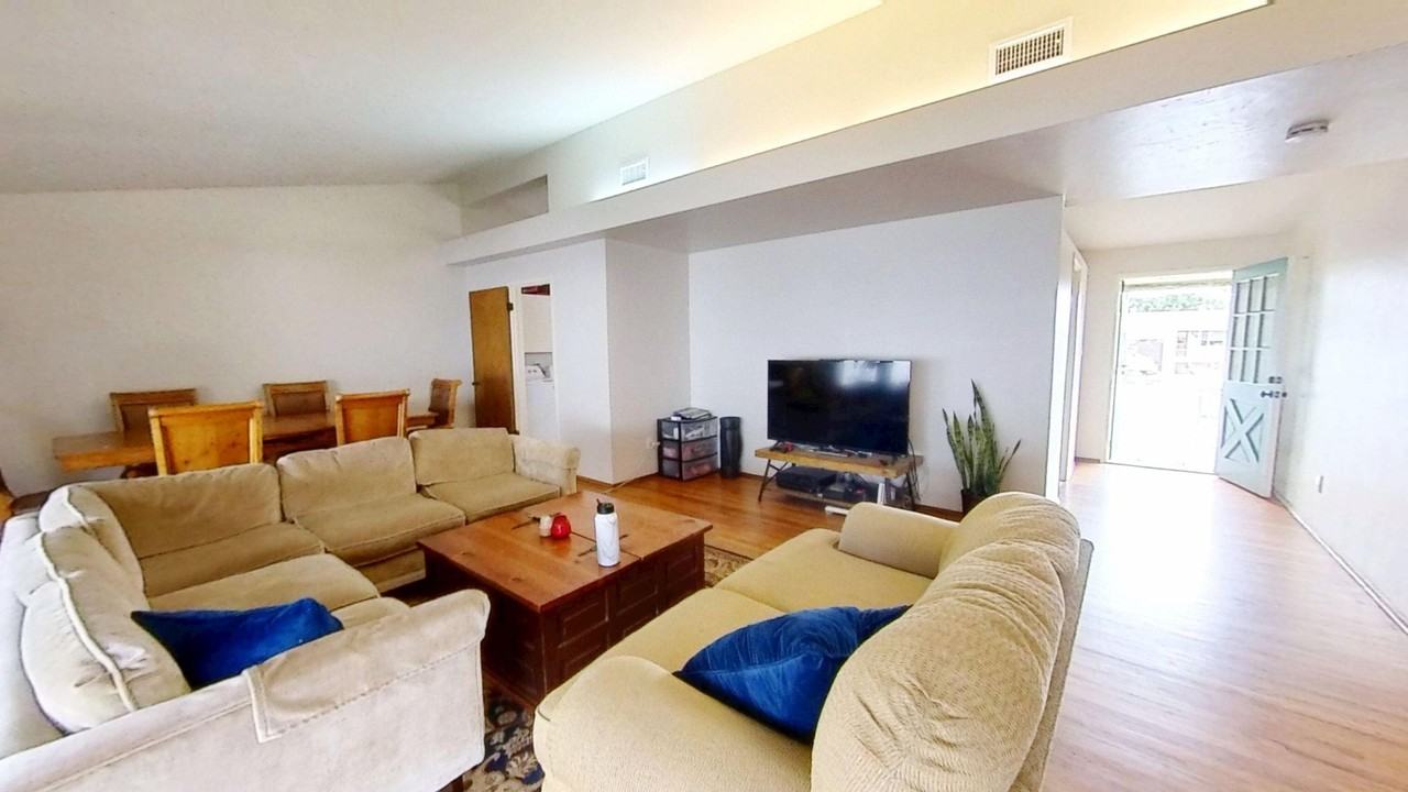 5310 Redding Rd - Photo 6 of 28