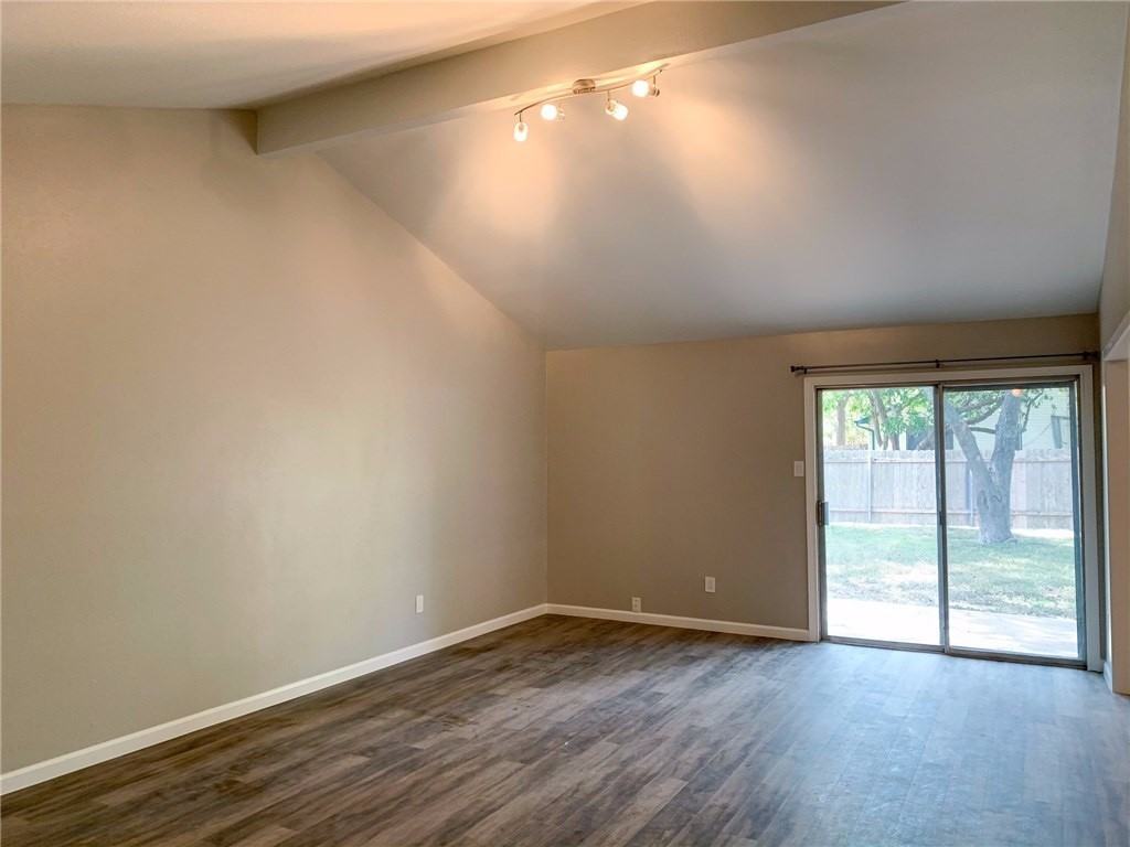11640 Parkfield Dr - Photo 4 of 20
