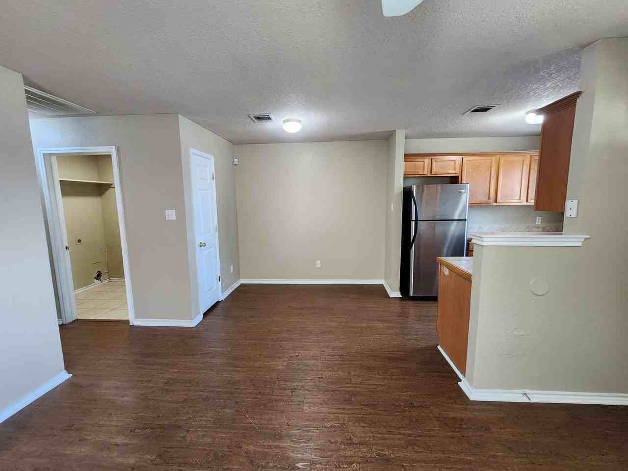 1429 E Robert St - Photo 4 of 20