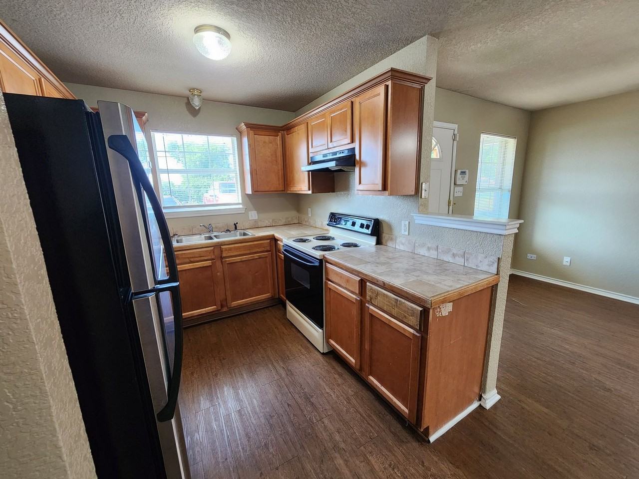 1429 E Robert St - Photo 6 of 20