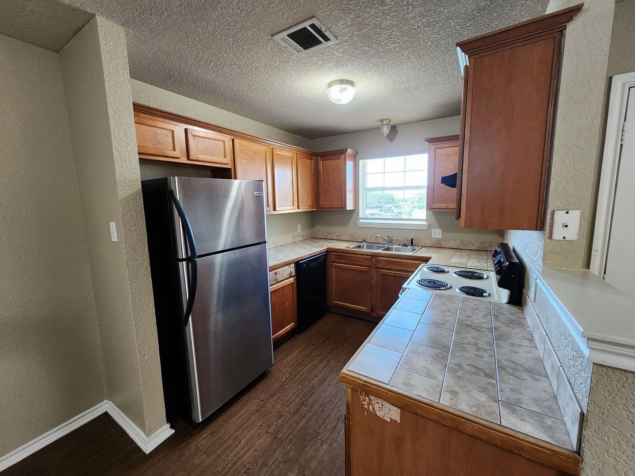1429 E Robert St - Photo 7 of 20