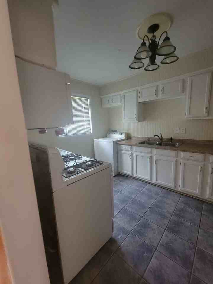 3806 Gilbert Dr #C - Photo 5 of 19