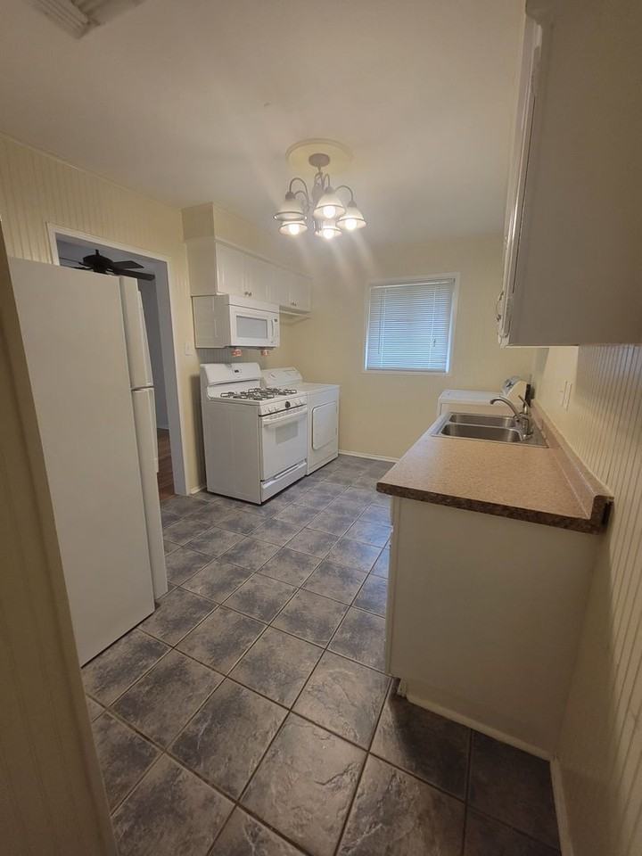 3806 Gilbert Dr #C - Photo 4 of 19