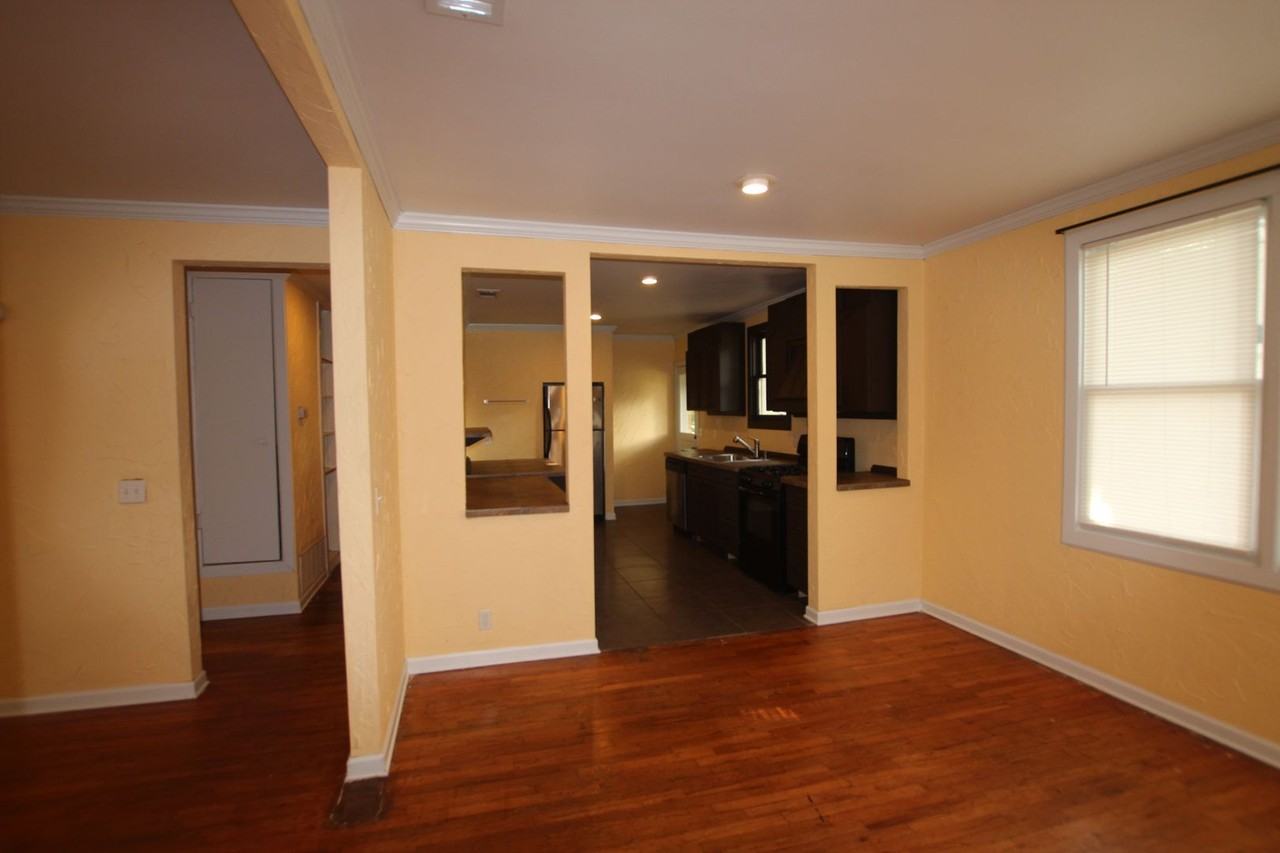 518 W Rusk St - Photo 6 of 23