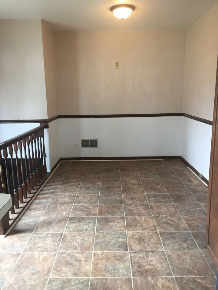 1126 Lorraine Ave - Photo 5 of 9
