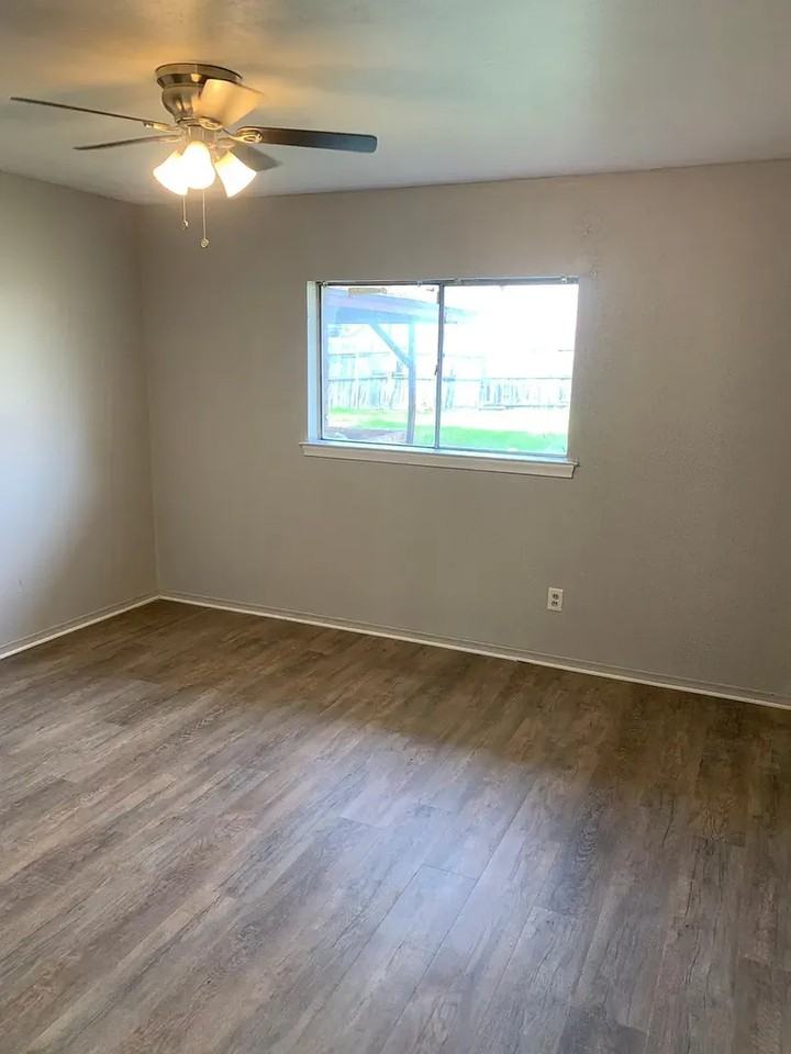 621 Tarryall Dr - Photo 5 of 11