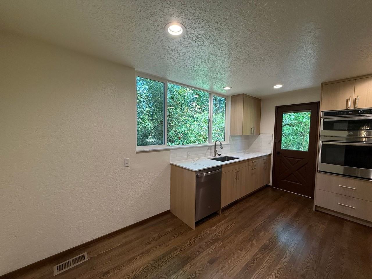 12115 Se 9th Pl - Photo 6 of 50