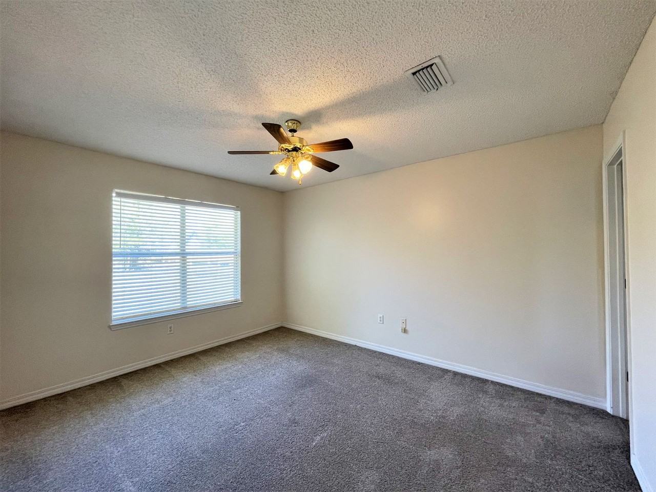 4724 Connor Dr - Photo 6 of 17