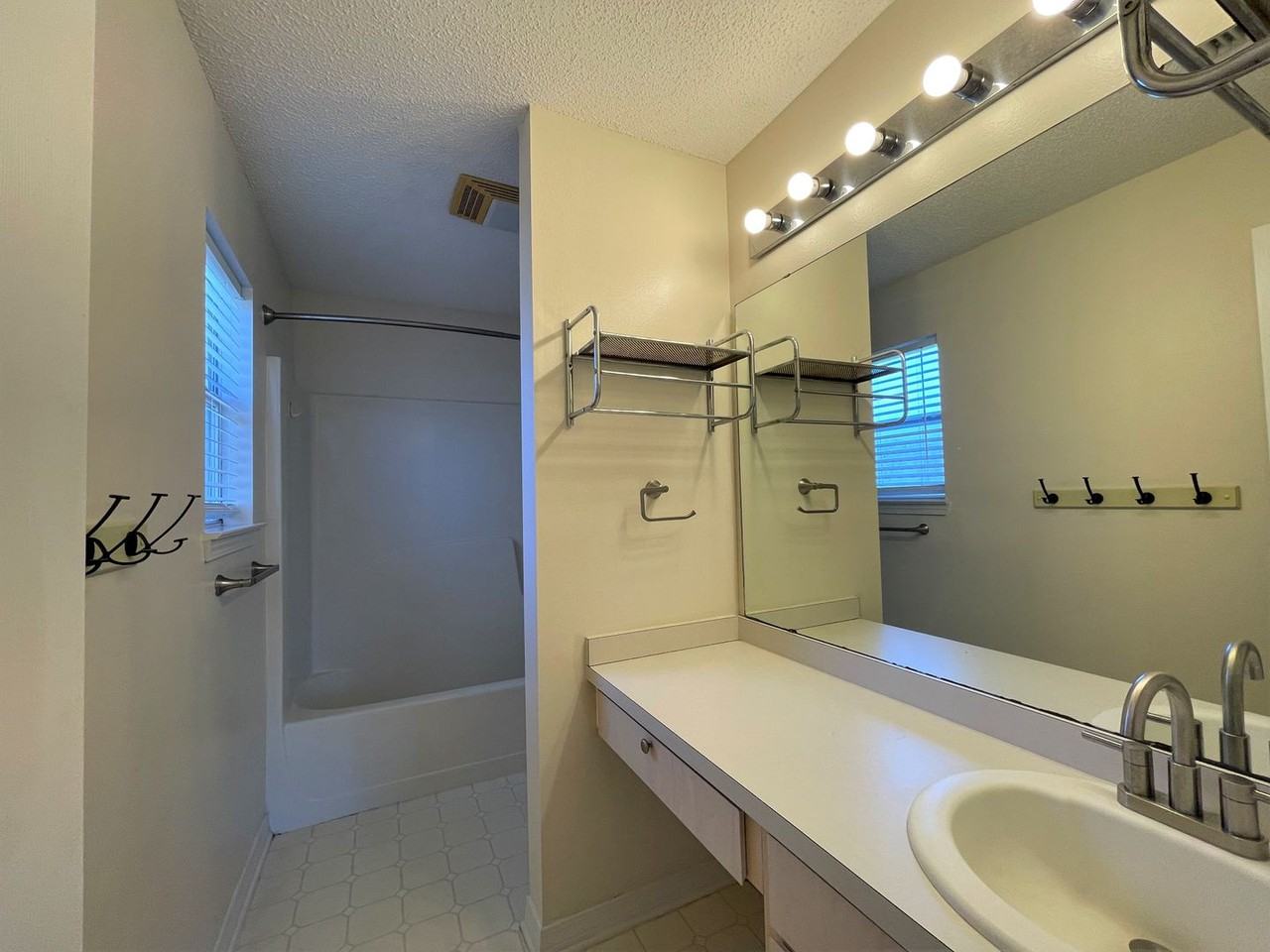 4724 Connor Dr - Photo 7 of 17