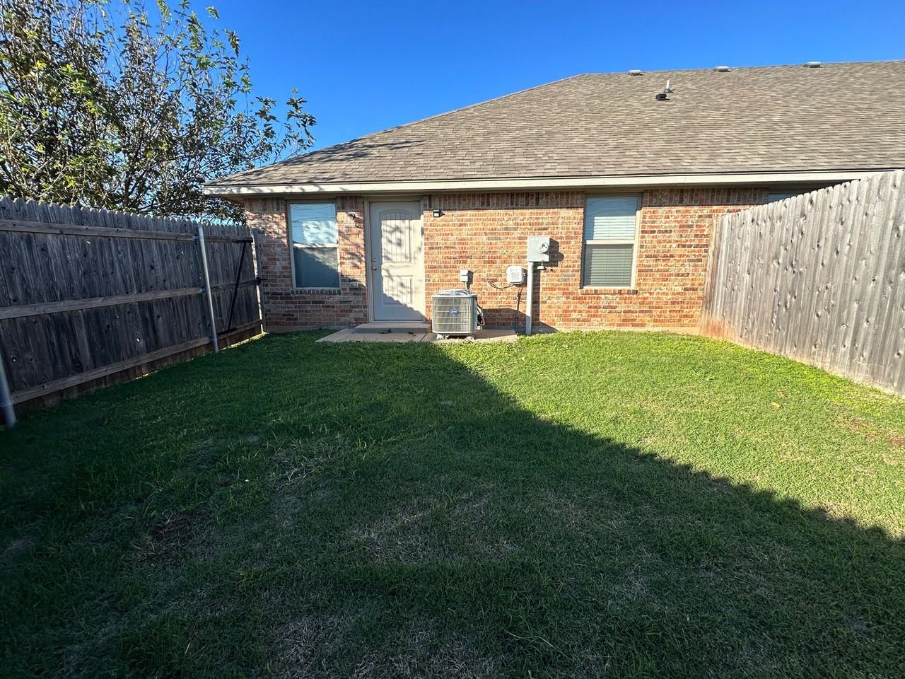 4600 Loch Ln - Photo 6 of 16