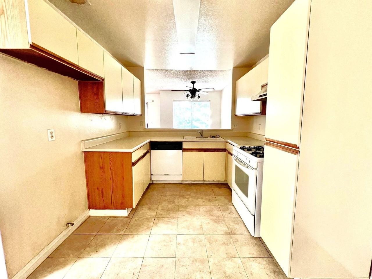 2410 N Towne Ave #3 - Photo 5 of 23