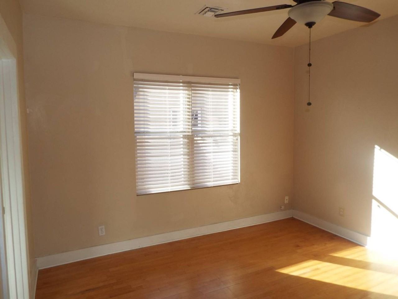 828 N 6th Ave - Photo 7 of 27