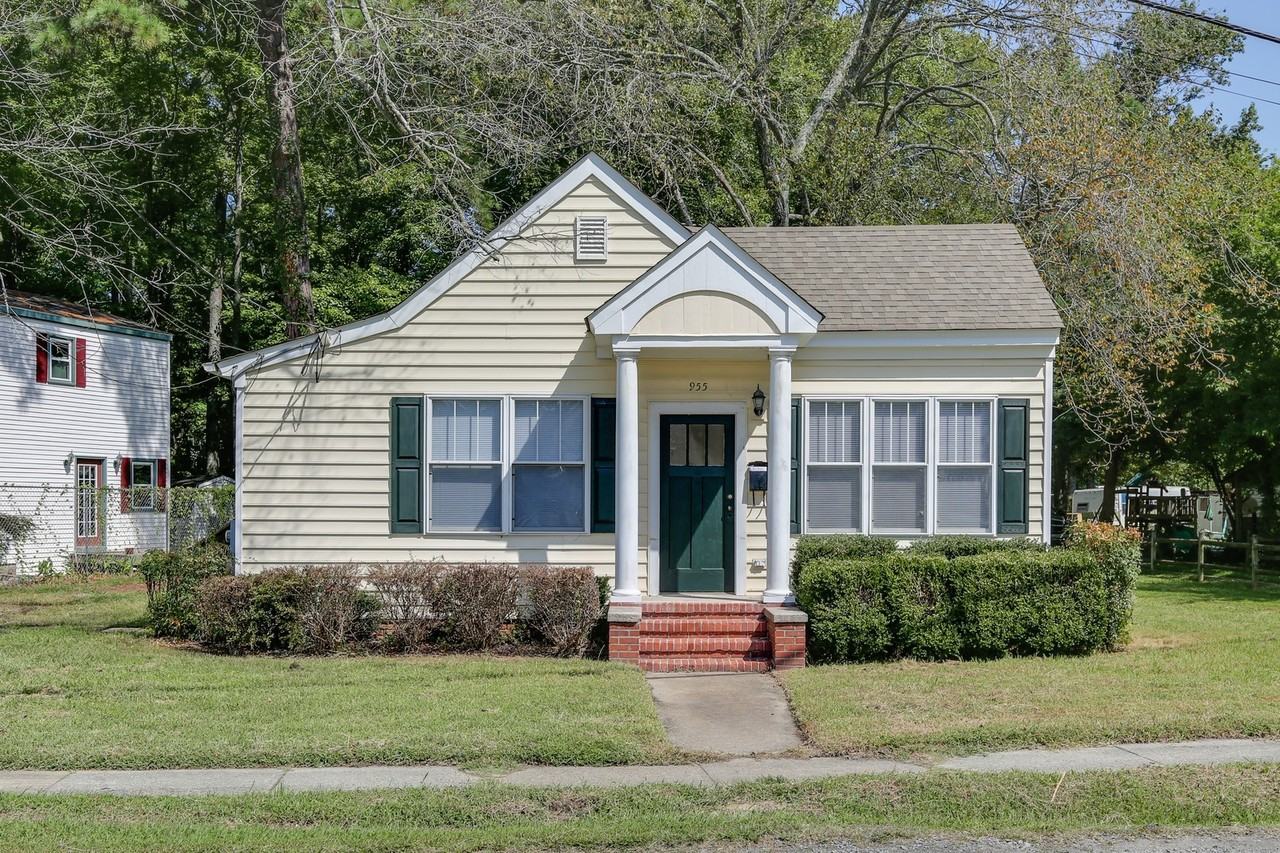 955 Poquoson Ave - Photo 3 of 32