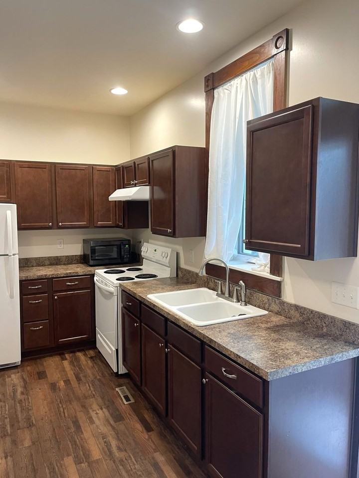 577 Lincoln Way E - Photo 5 of 48