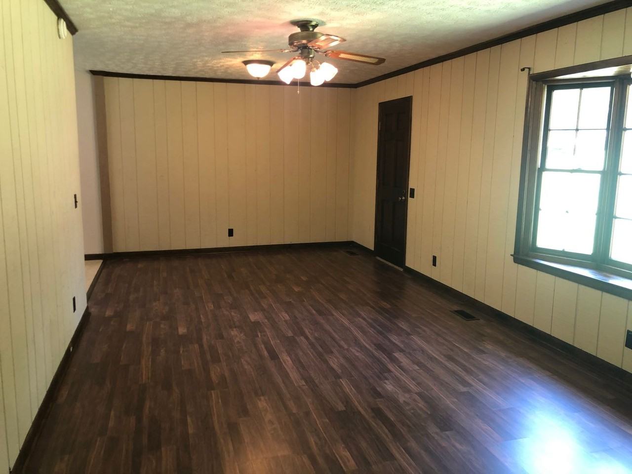 880 Locke Dr - Photo 3 of 11