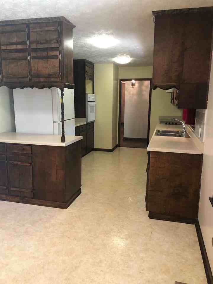 880 Locke Dr - Photo 4 of 11