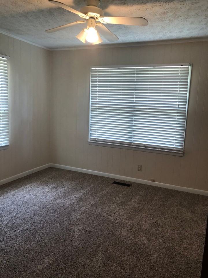 880 Locke Dr - Photo 6 of 11