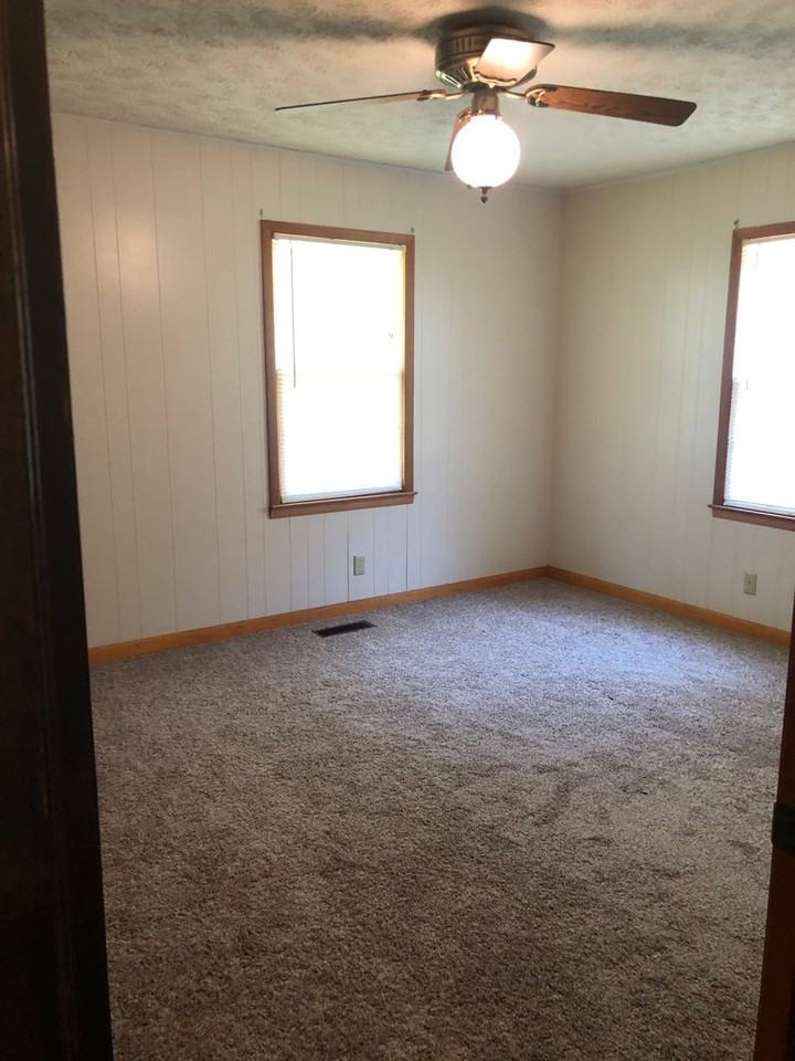 880 Locke Dr - Photo 7 of 11