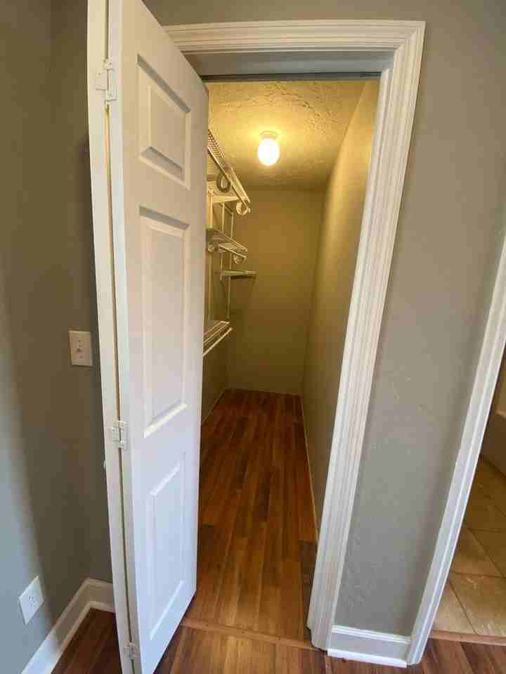 704 Francis St E - Photo 7 of 17