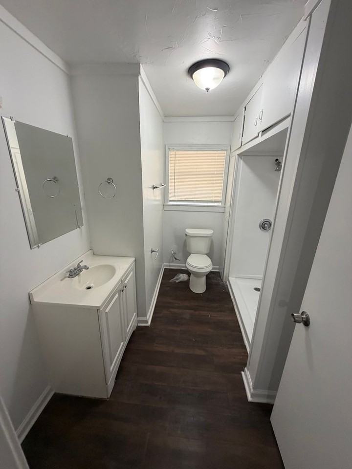 3229 Denman St - Photo 3 of 9