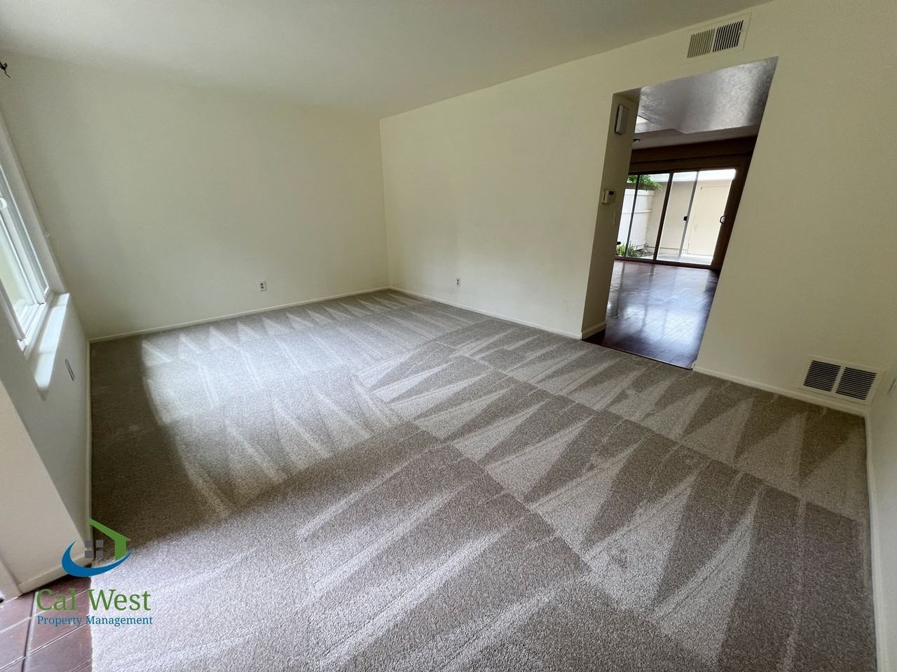1223 Crescent Ter - Photo 4 of 29