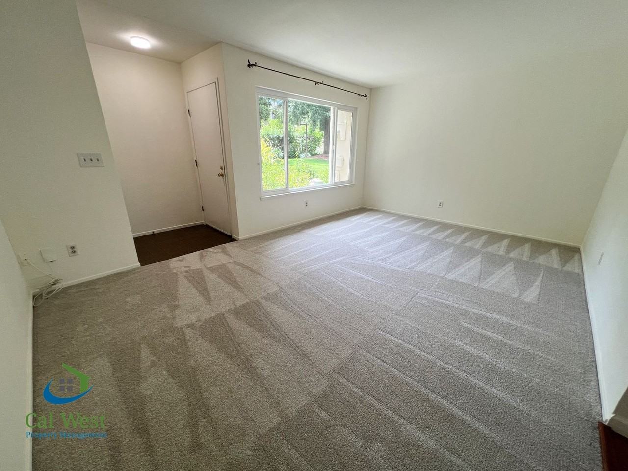 1223 Crescent Ter - Photo 5 of 29
