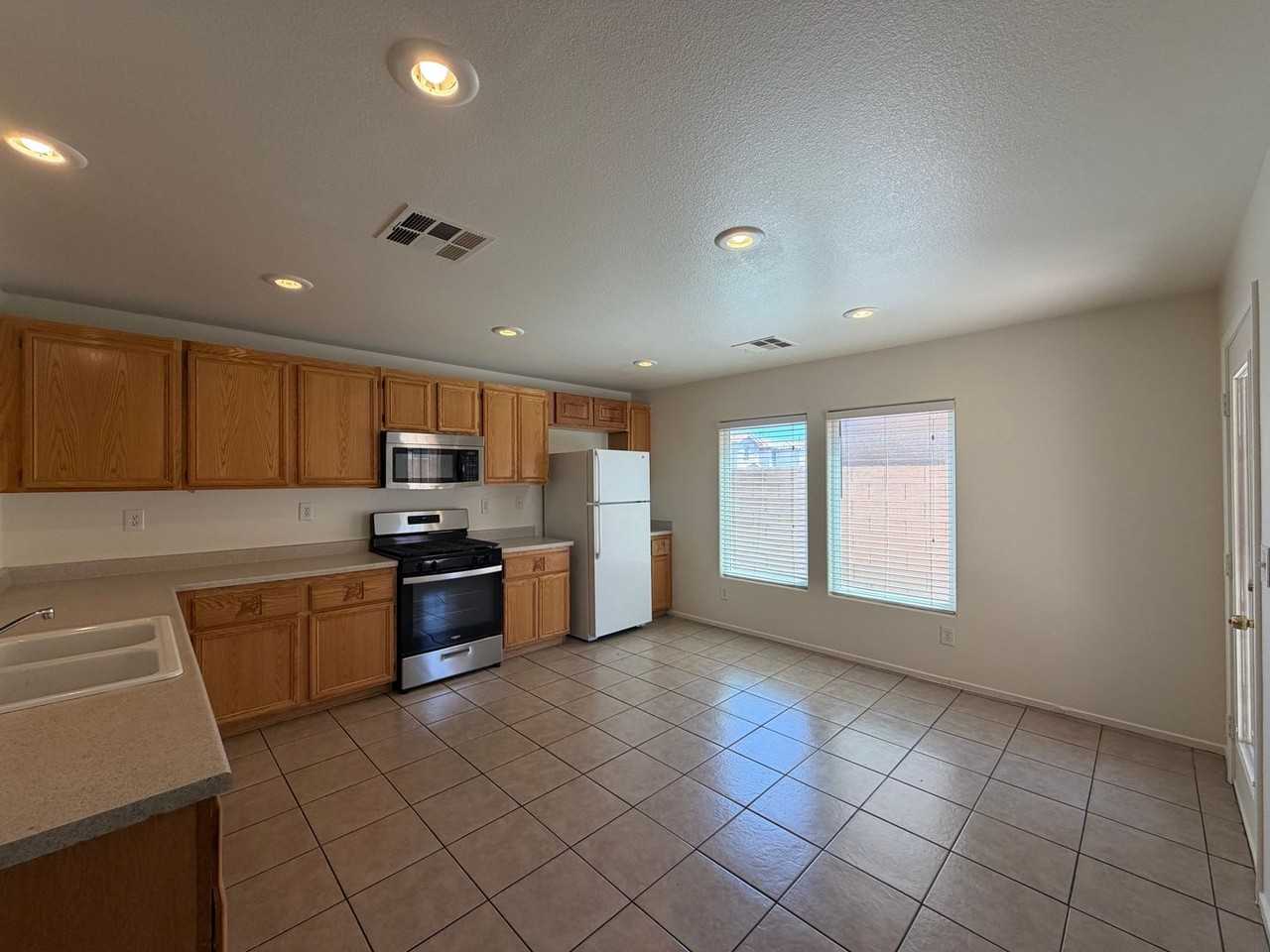 8306 Golden Amber St - Photo 2 of 15