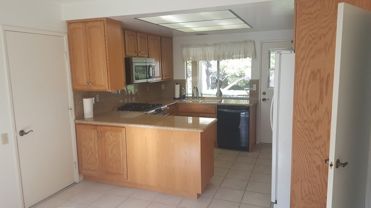 23621 Via Garfias - Photo 2 of 9