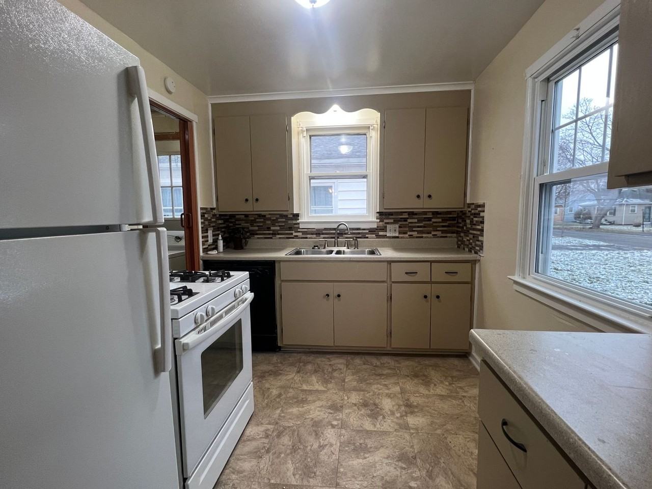 331 Leonard Rd - Photo 3 of 27