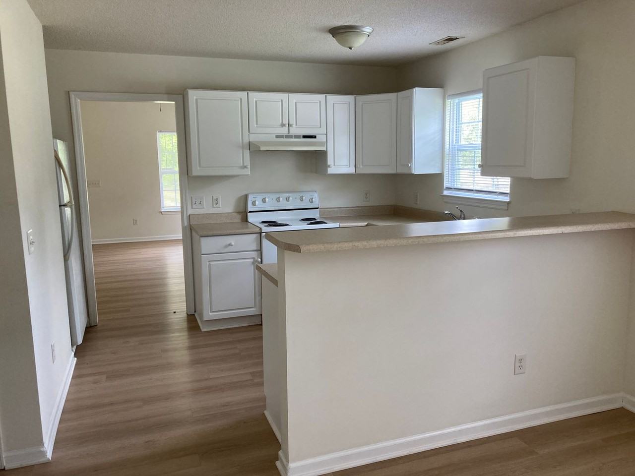 4011 Masonboro Loop Rd - Photo 5 of 11