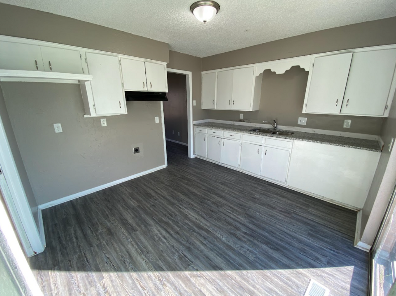 10835 N 5th St - Photo 3 of 11
